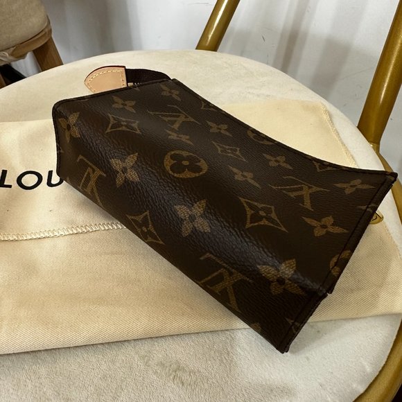 Louis Vuitton Monogram Toiletry Pouch 15 - Picture 4 of 7